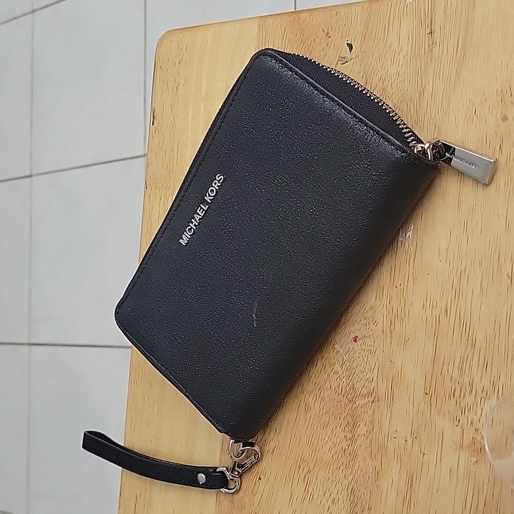 Michael Kors Wristlet - Picture 1 of 5